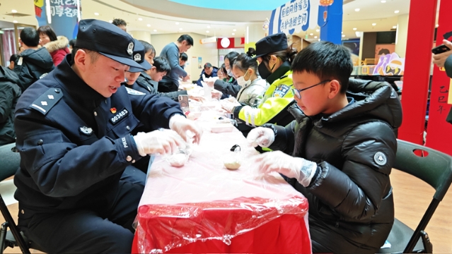 長(zhǎng)航南通公安攜手多部門(mén)舉行元宵主題活動(dòng)