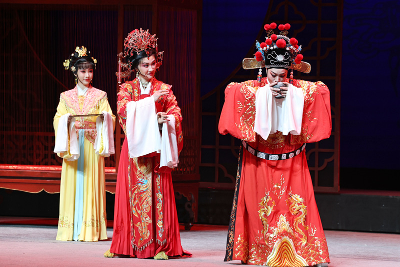 紹興市越劇團(tuán)演繹《女駙馬》愛情悲歡離合