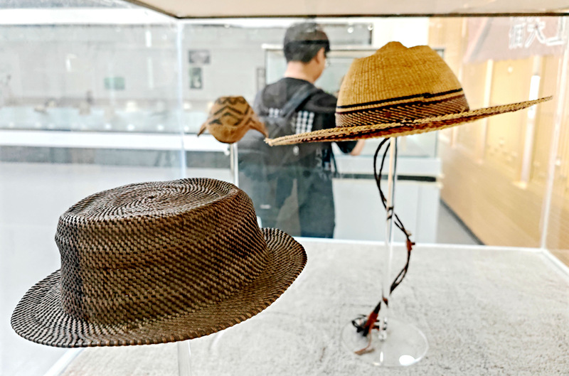 草編技藝展現(xiàn)草帽之美