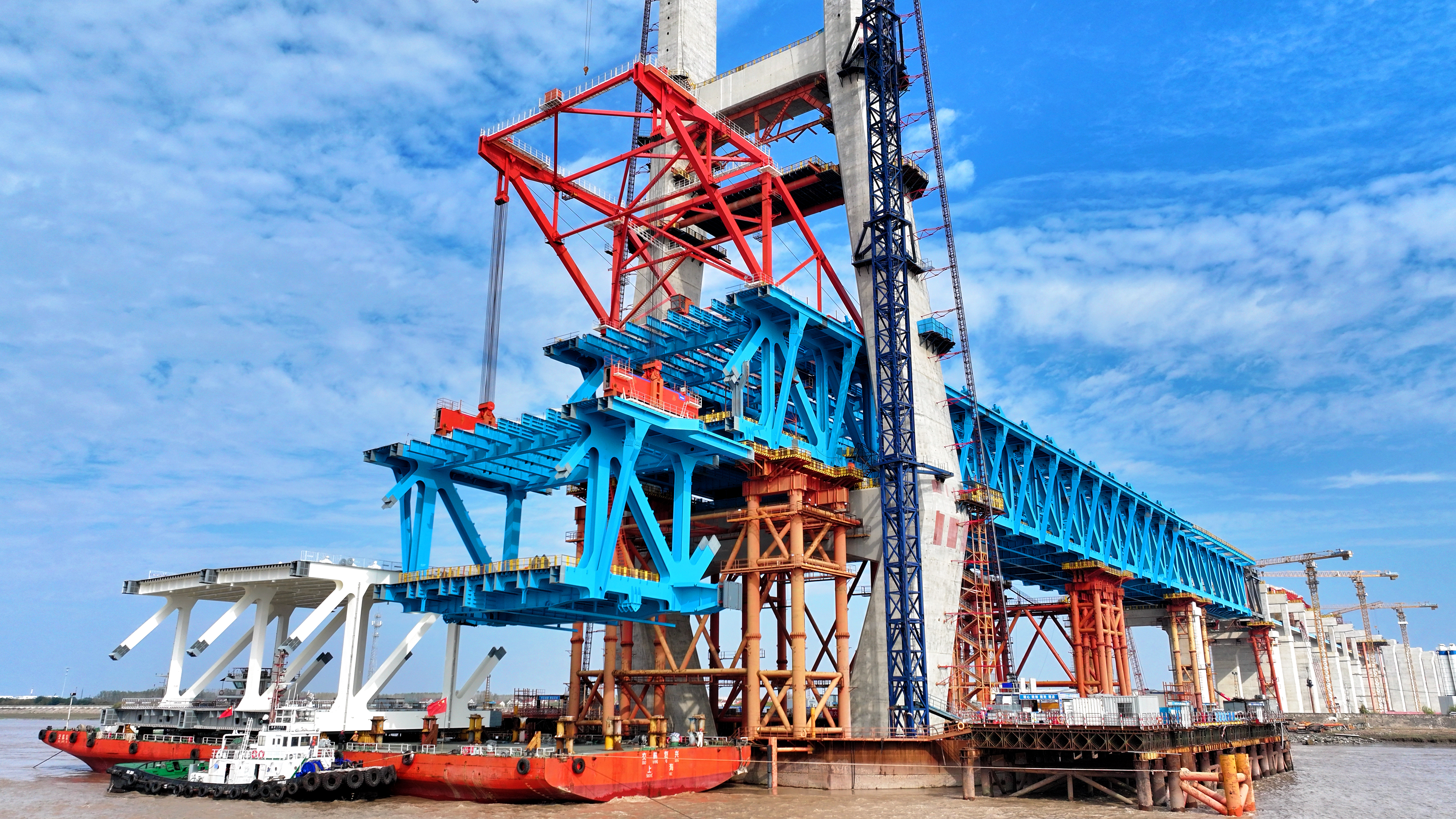 崇啟公鐵長江大橋進入鋼梁吊裝沖刺階段